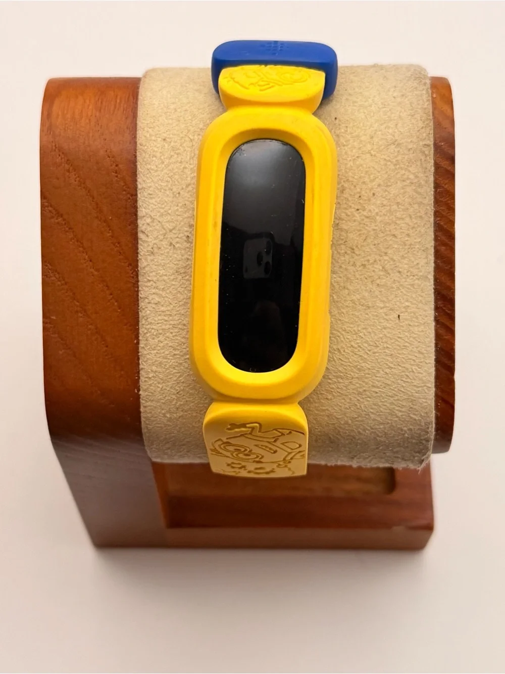 Fitbit Ace 3, Kids Fitness Tracker, Yellow/blue, Minion Theme, Charger Included